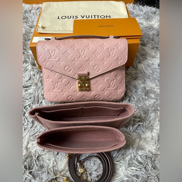* Sold *Louis Vuitton Pochette Metis Monogram Empreinte Leather Rose poudré Pink - Picture 1 of 17